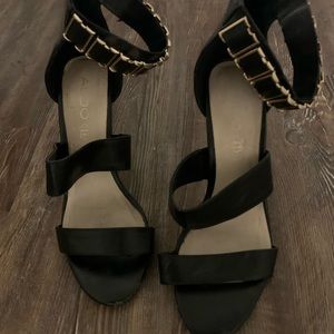 Black heal w/ Gold Ankle Jewelry (Zip Up Heel)